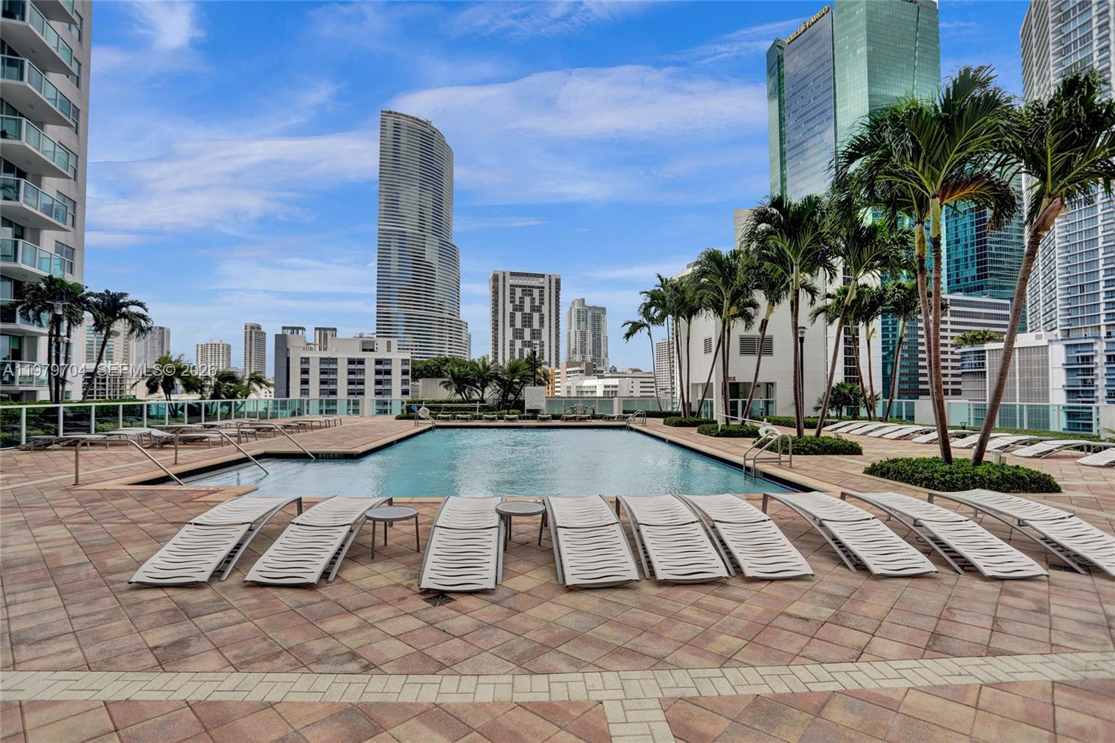 31 SE 5th St #4112 Miami, FL 33131