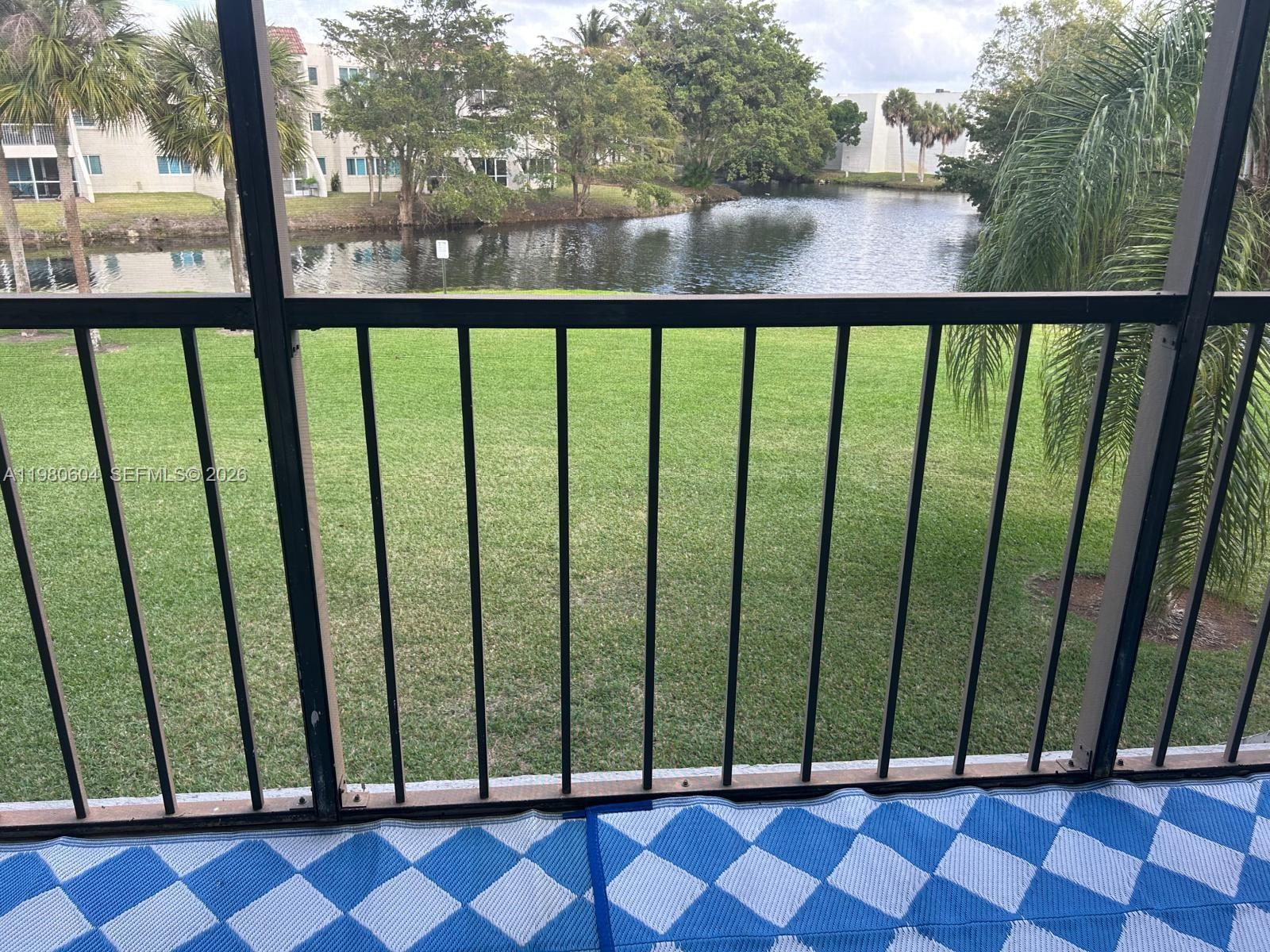 230 Lakeview Dr #209 Weston, FL 33326