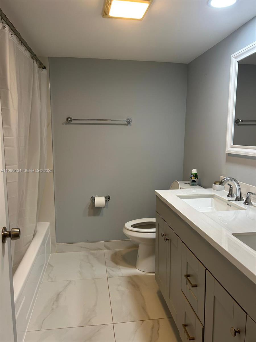 230 Lakeview Dr #209 Weston, FL 33326