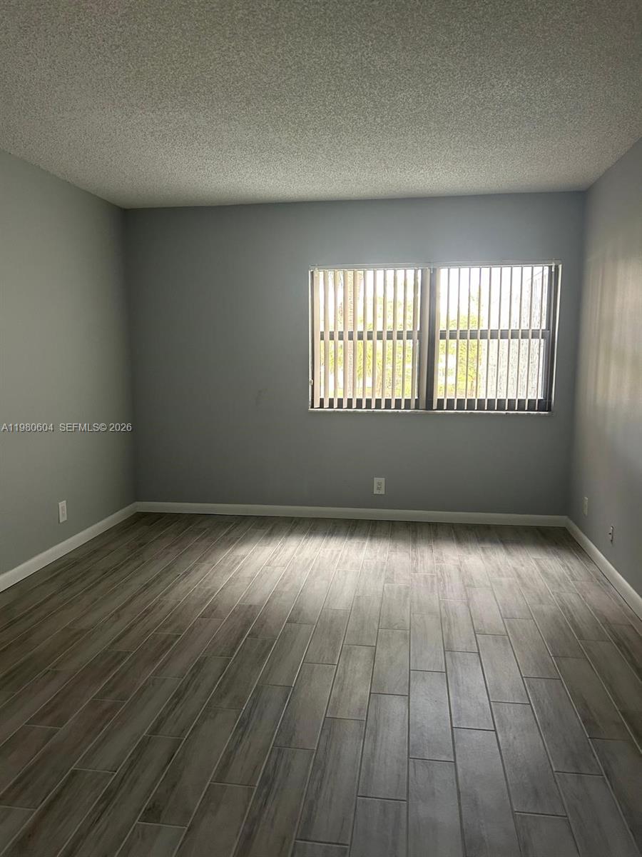 230 Lakeview Dr #209 Weston, FL 33326