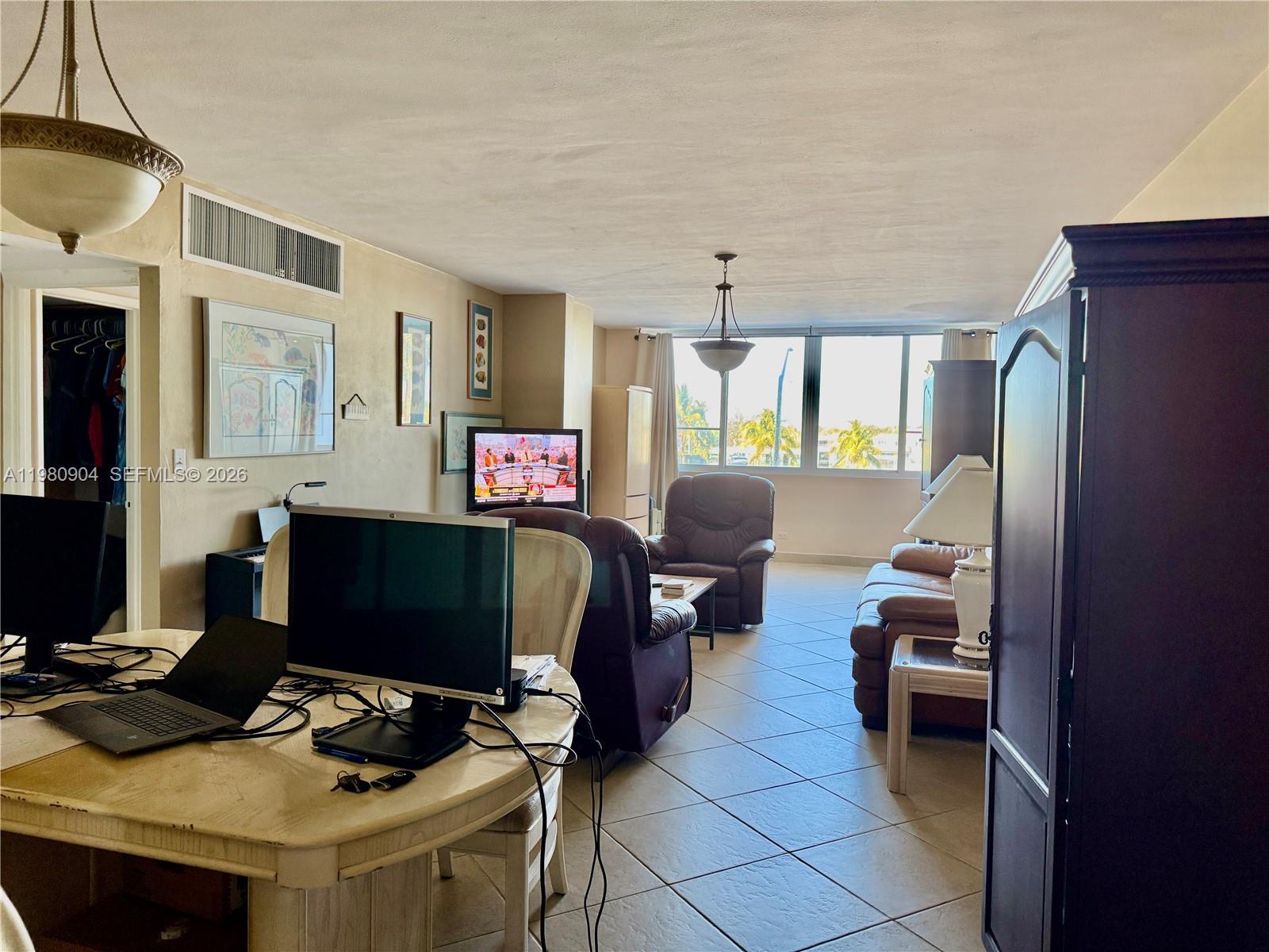 5005 Collins Ave #304 Miami Beach, FL 33140