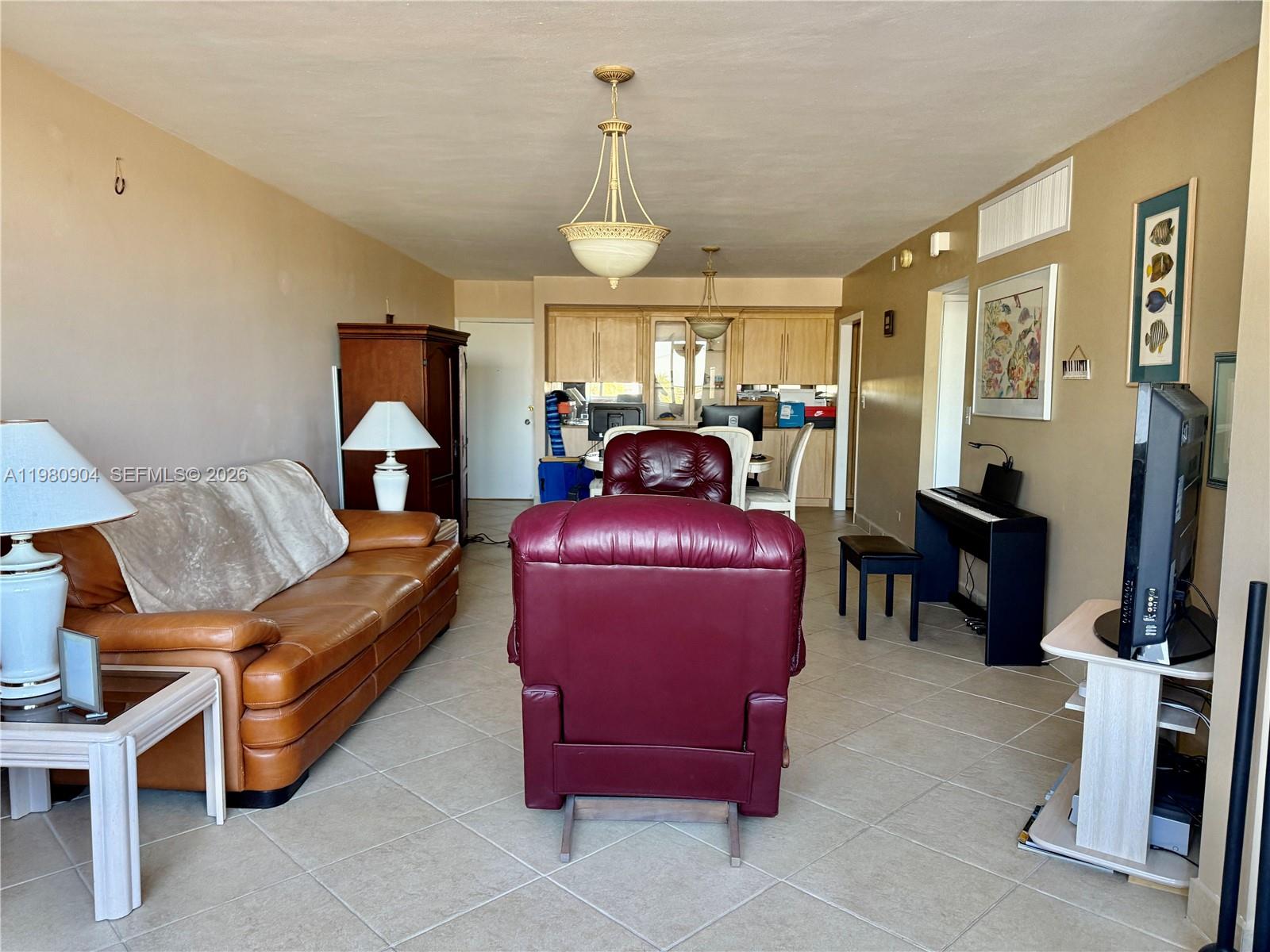 5005 Collins Ave #304 Miami Beach, FL 33140