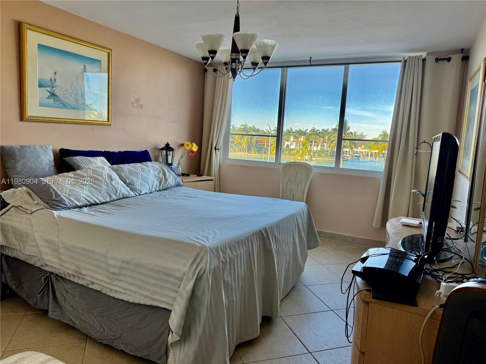 5005 Collins Ave #304 Miami Beach, FL 33140