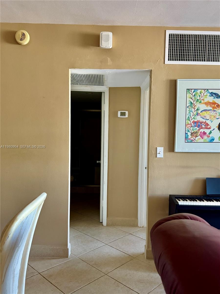 5005 Collins Ave #304 Miami Beach, FL 33140