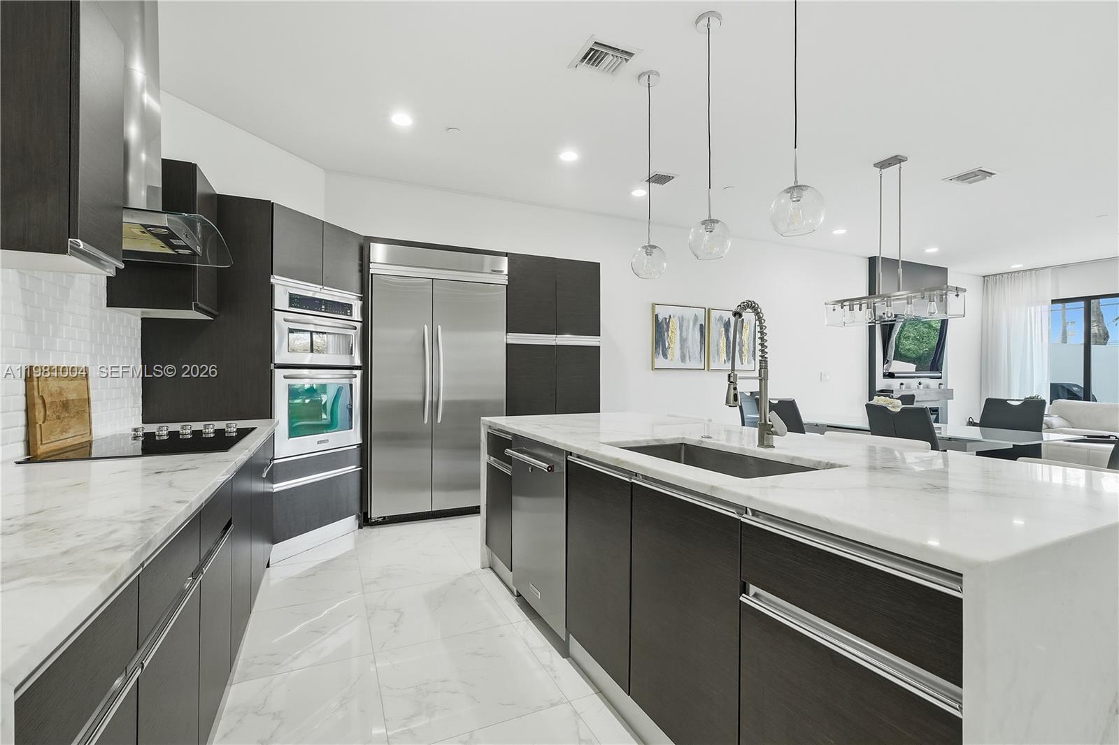 606 NE 14th Ave Fort Lauderdale, FL 33304