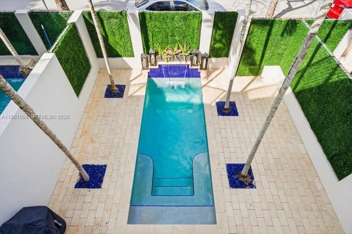 606 NE 14th Ave Fort Lauderdale, FL 33304