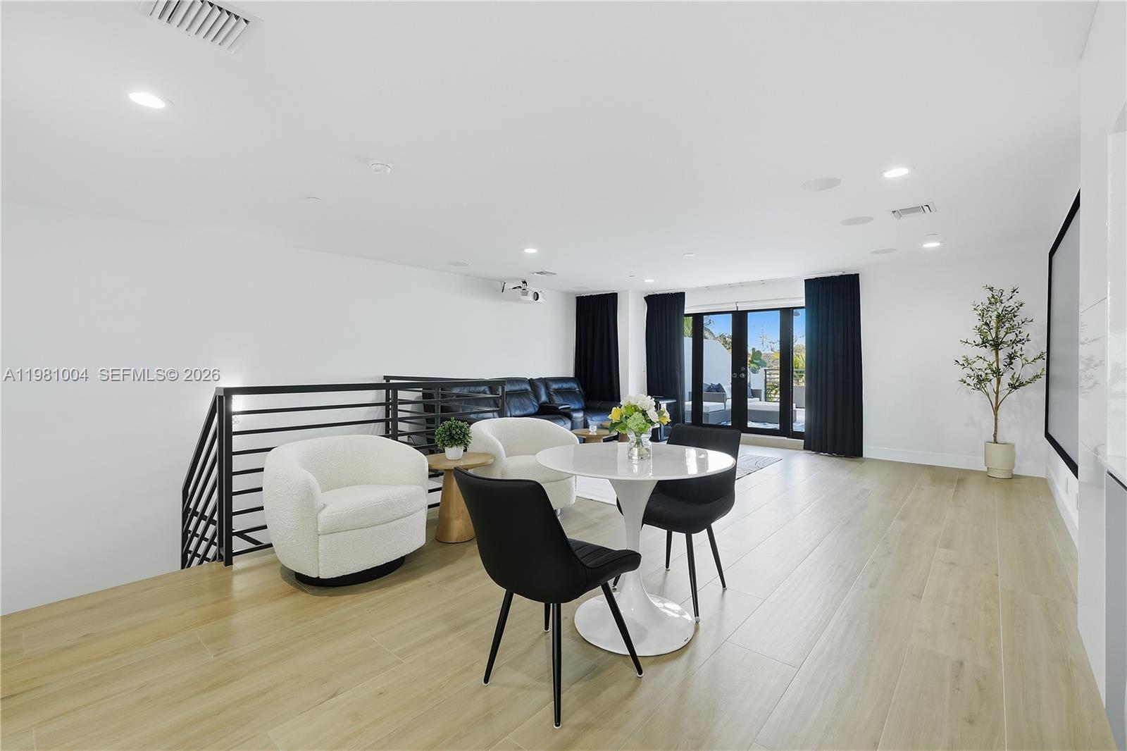 606 NE 14th Ave Fort Lauderdale, FL 33304