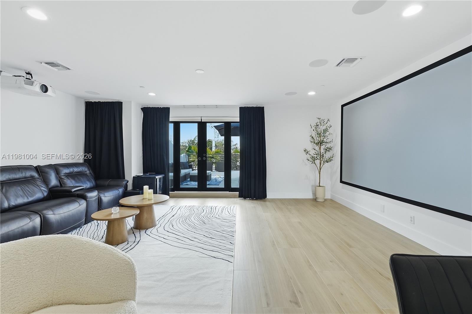 606 NE 14th Ave Fort Lauderdale, FL 33304