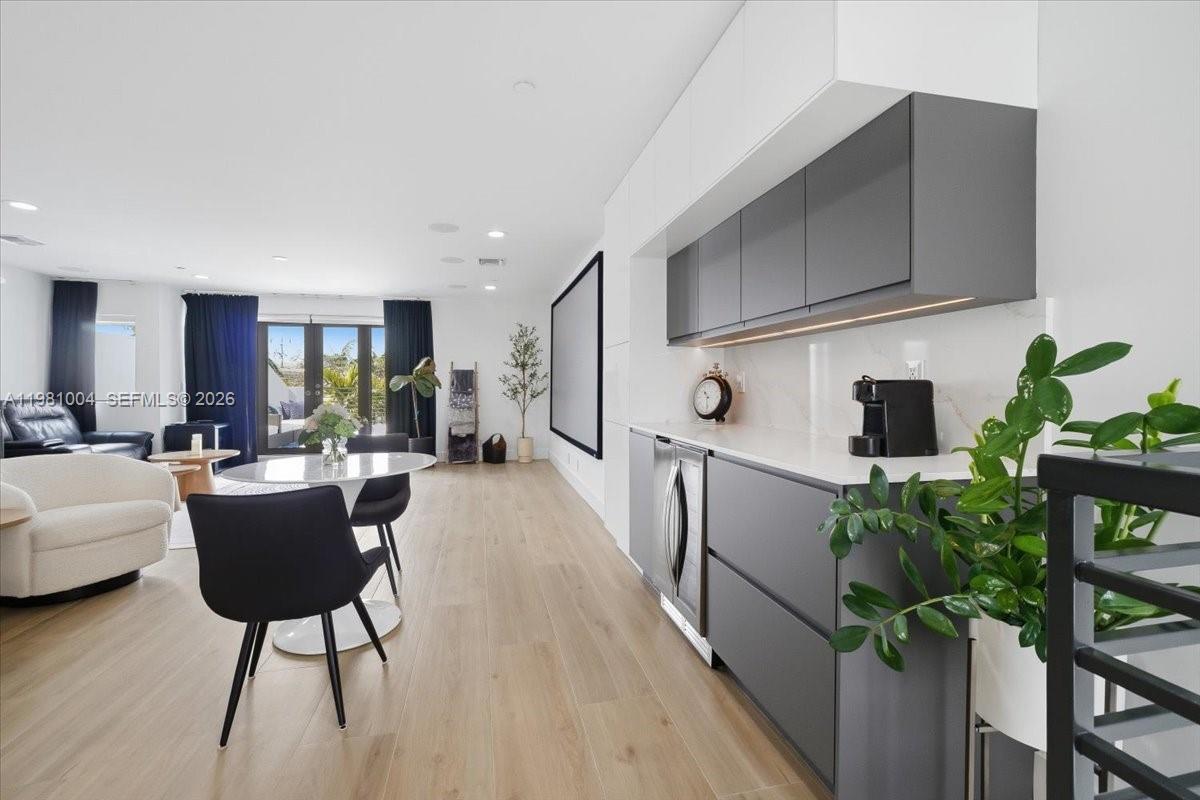 606 NE 14th Ave Fort Lauderdale, FL 33304