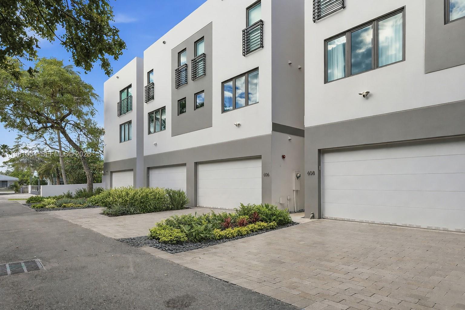 606 NE 14th Ave Fort Lauderdale, FL 33304