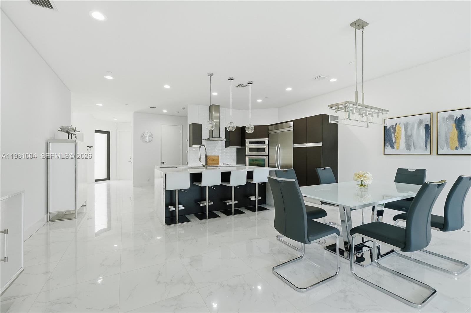 606 NE 14th Ave Fort Lauderdale, FL 33304