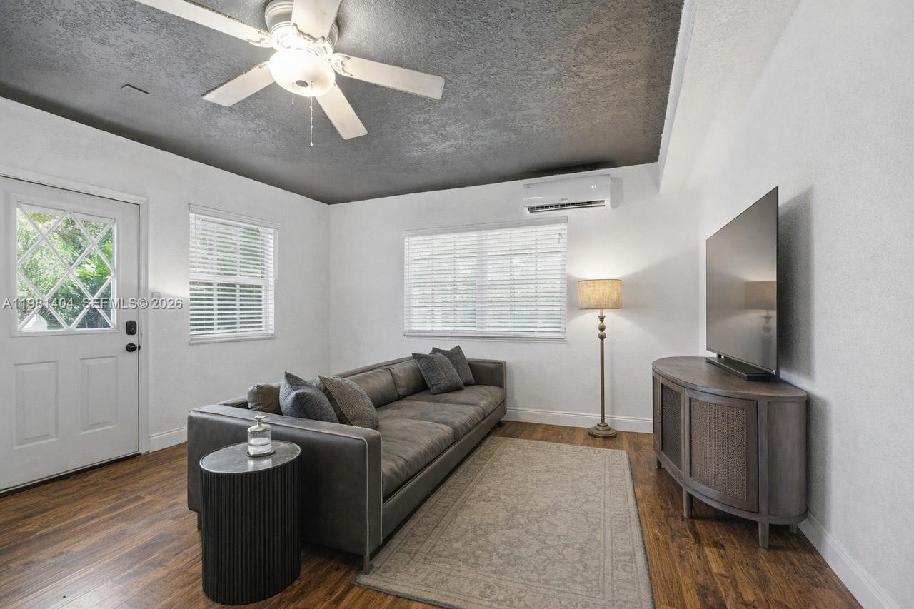 7870 SW 98th St Miami, FL 33156