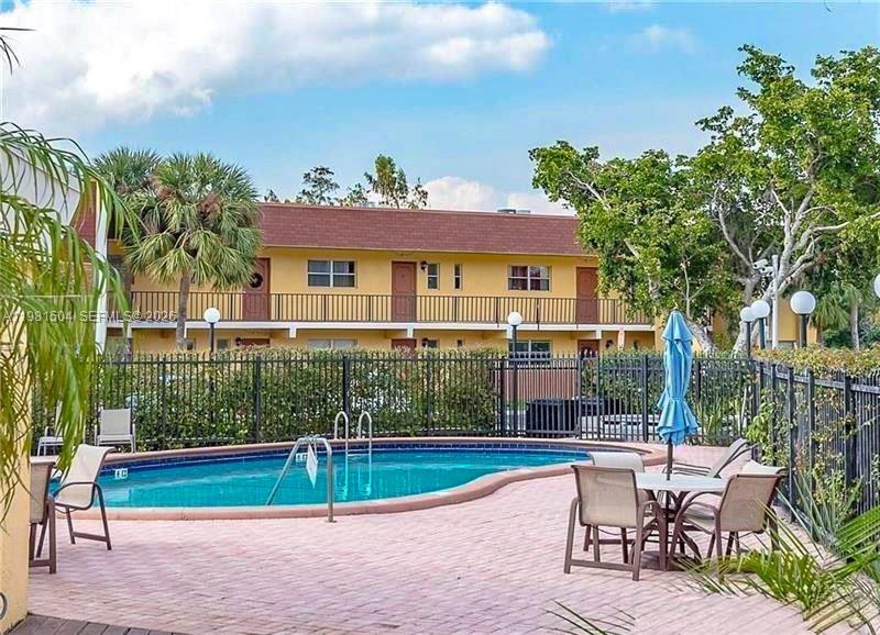 7911 N Colony Cir N #202 Tamarac, FL 33321