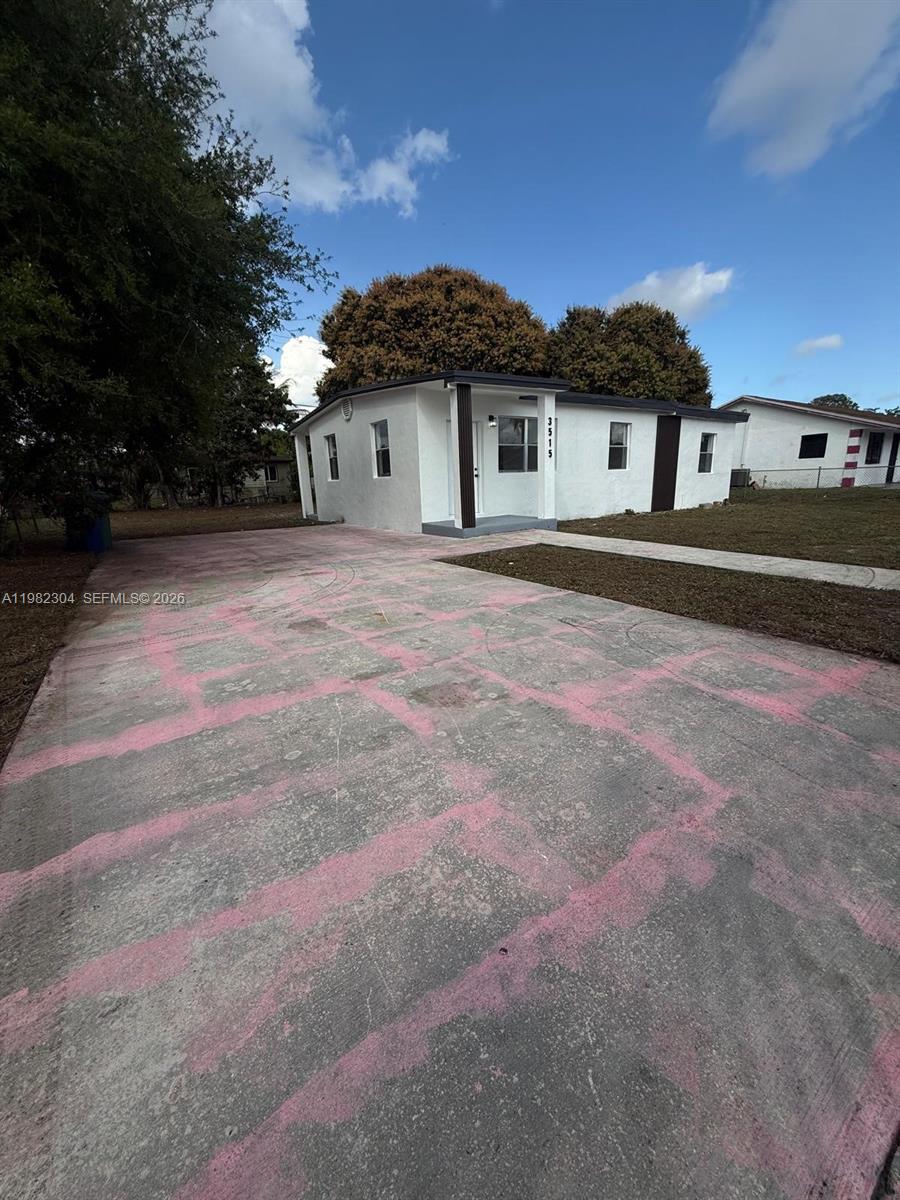3515 NW 213th St Miami Gardens, FL 33056
