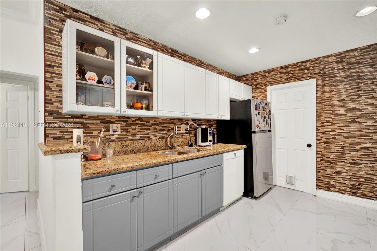 6400 SW 62nd Ct South Miami, FL 33143