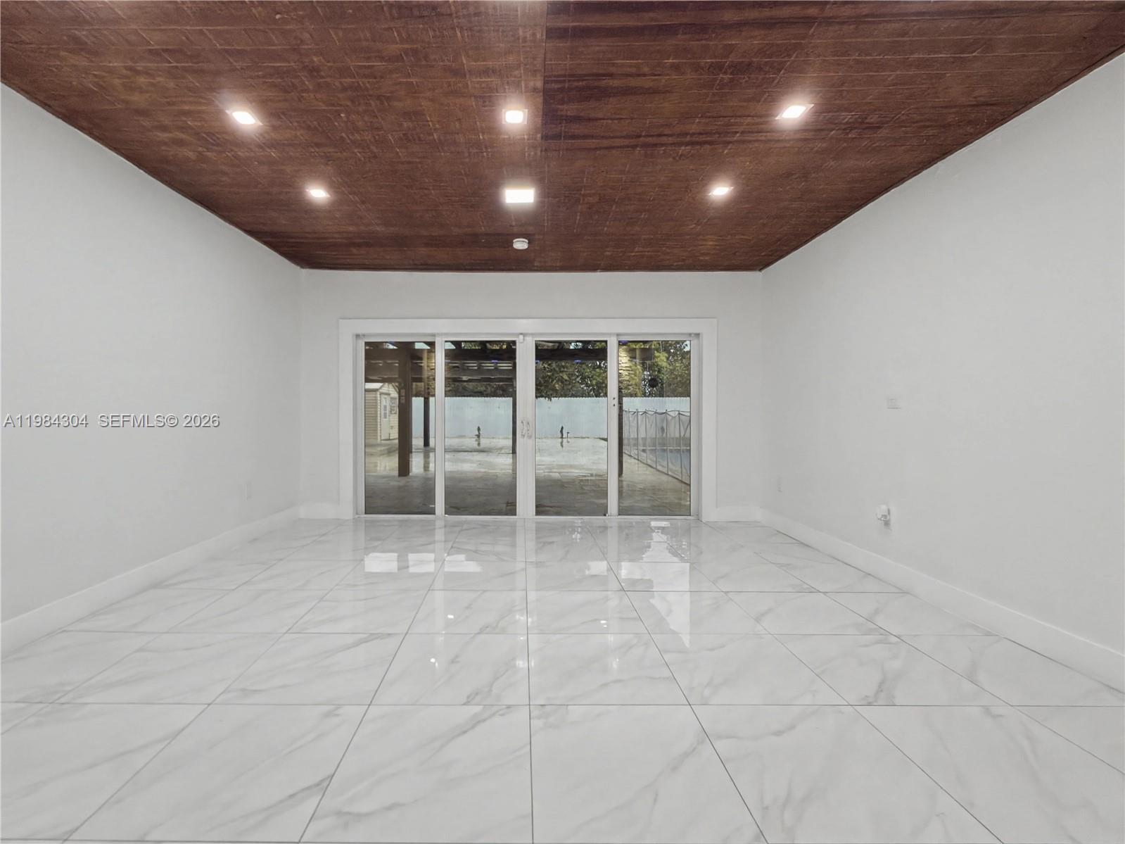 660 S Biscayne Riv Dr Miami, FL 33169