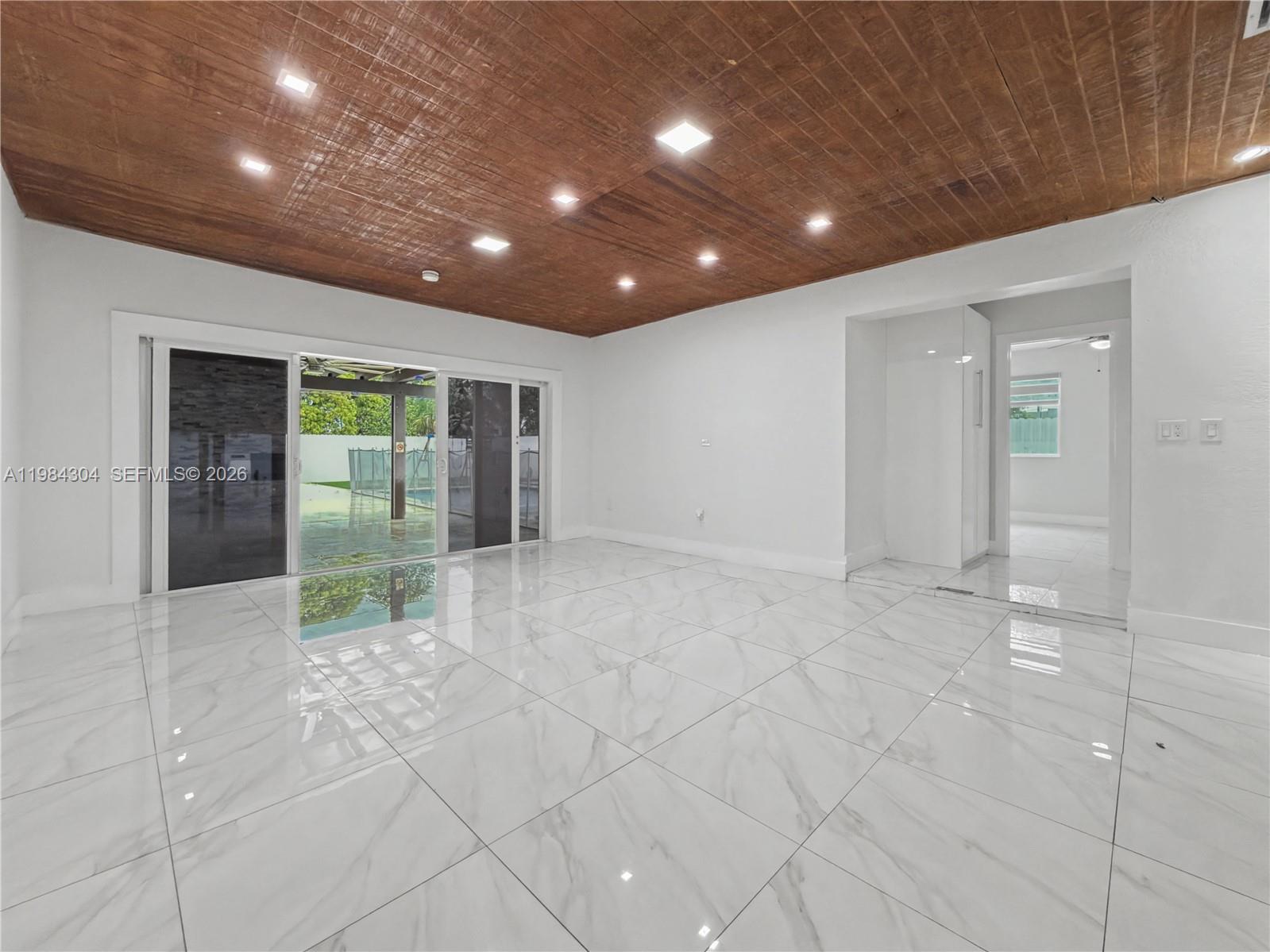 660 S Biscayne Riv Dr Miami, FL 33169