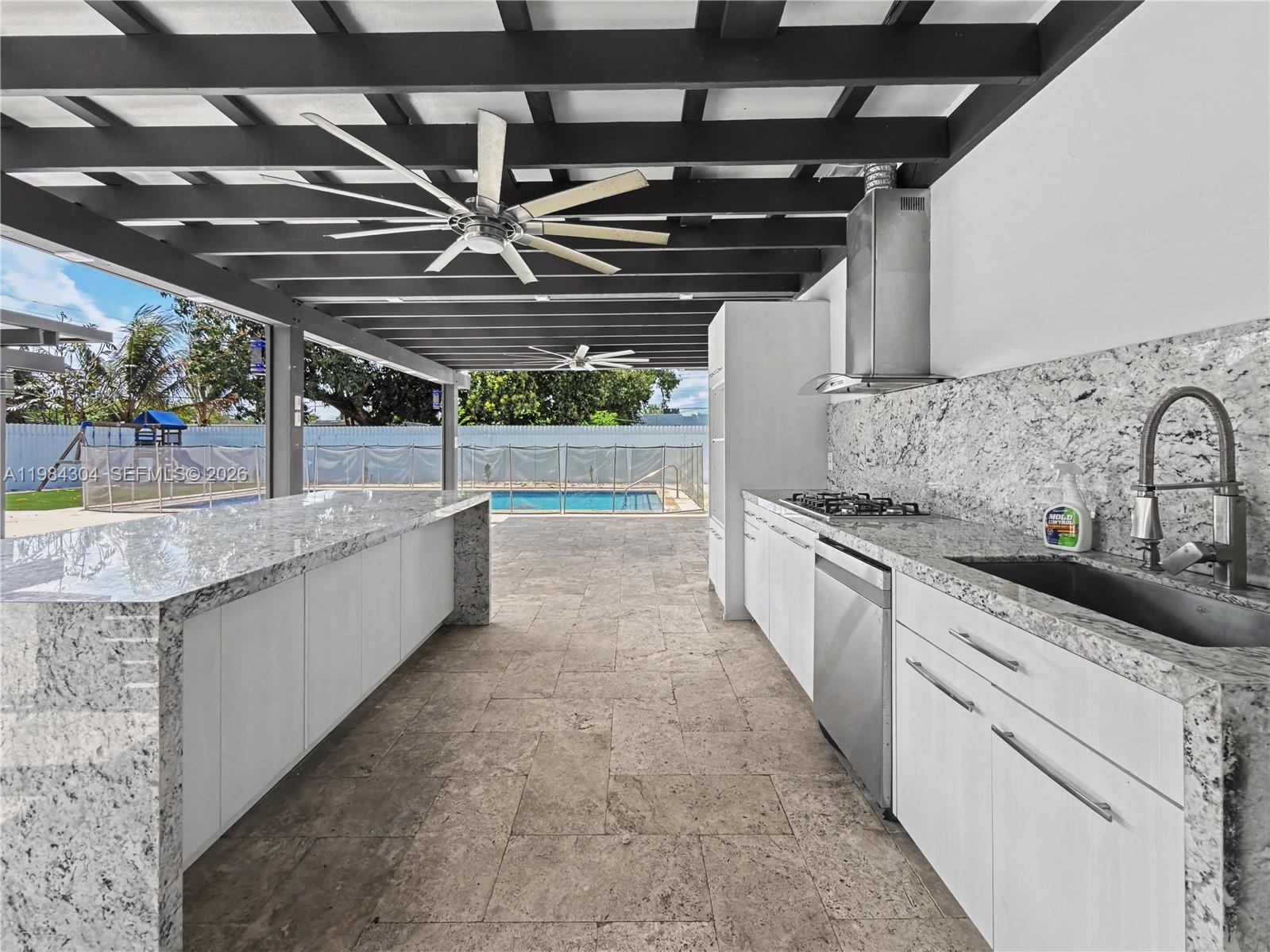 660 S Biscayne Riv Dr Miami, FL 33169