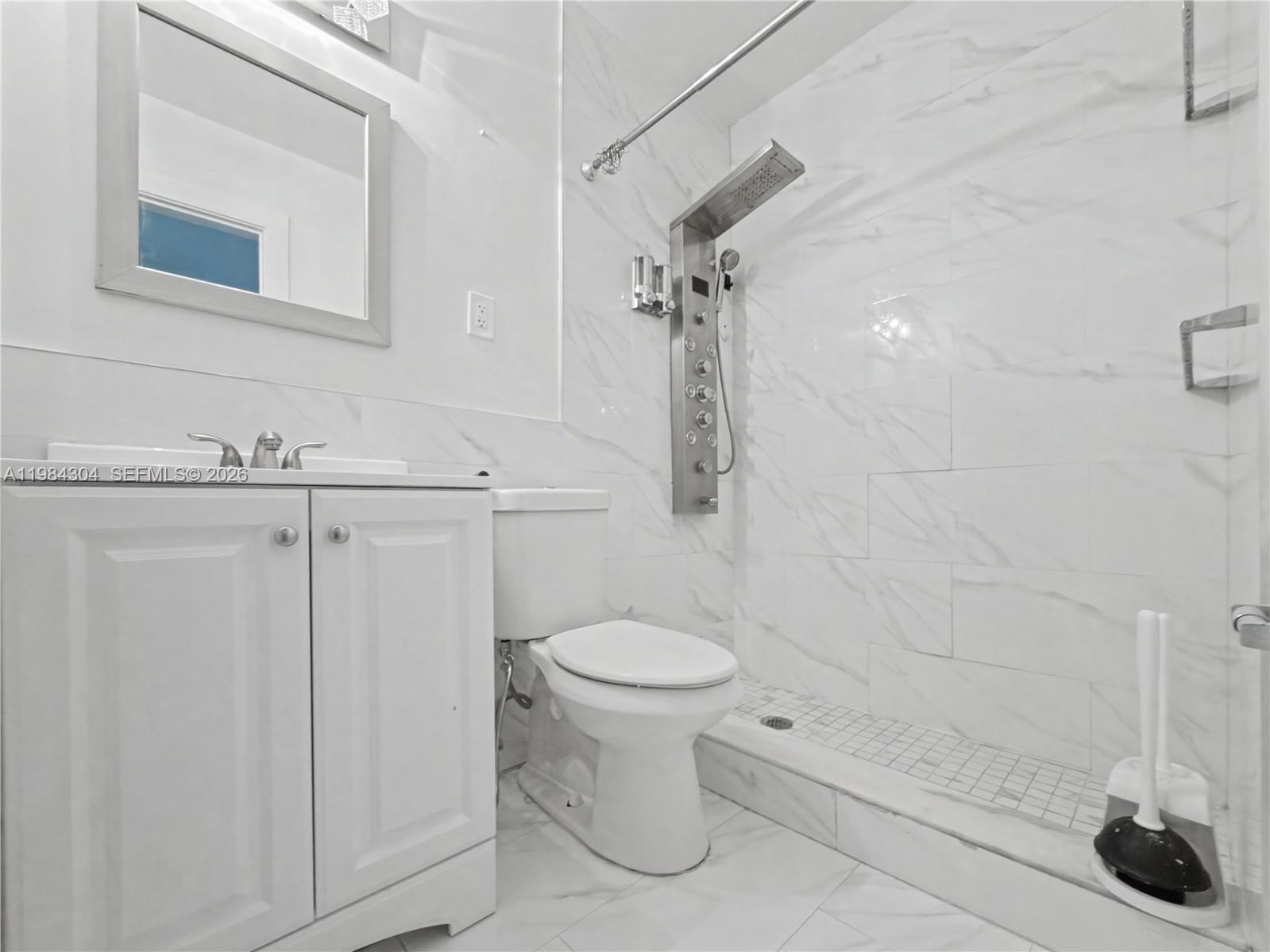 660 S Biscayne Riv Dr Miami, FL 33169