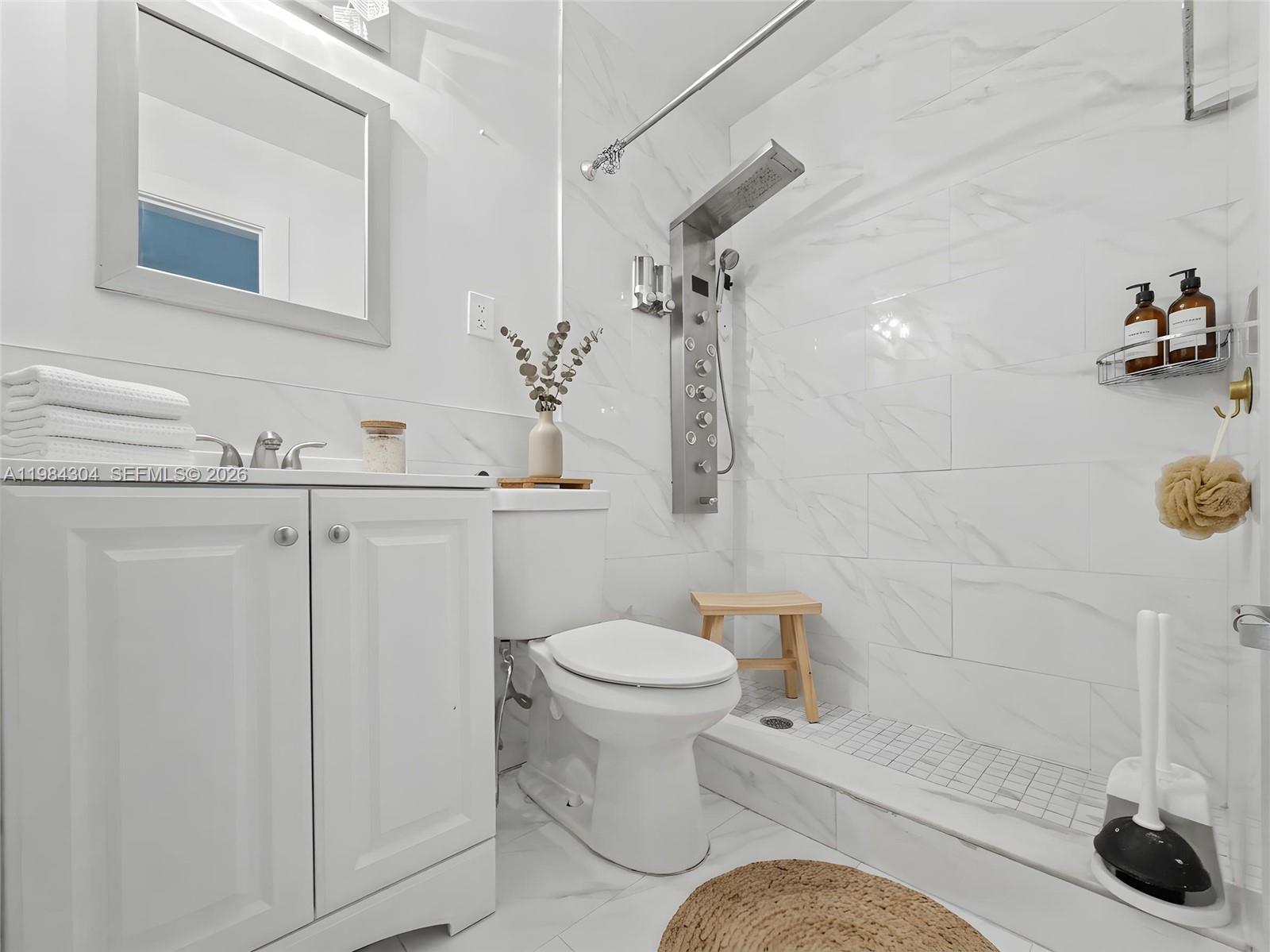 660 S Biscayne Riv Dr Miami, FL 33169