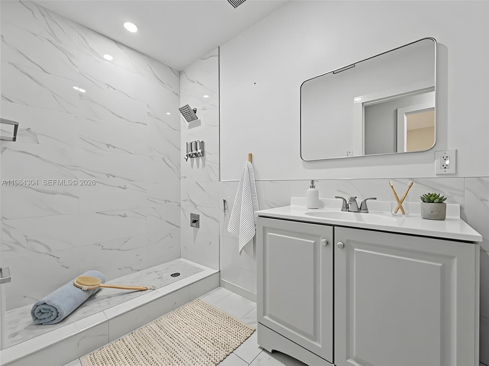 660 S Biscayne Riv Dr Miami, FL 33169