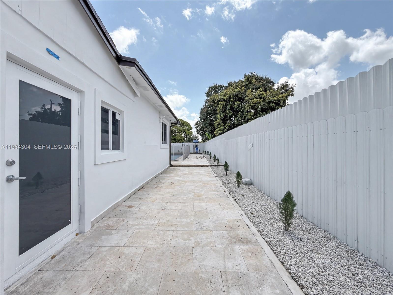 660 S Biscayne Riv Dr Miami, FL 33169