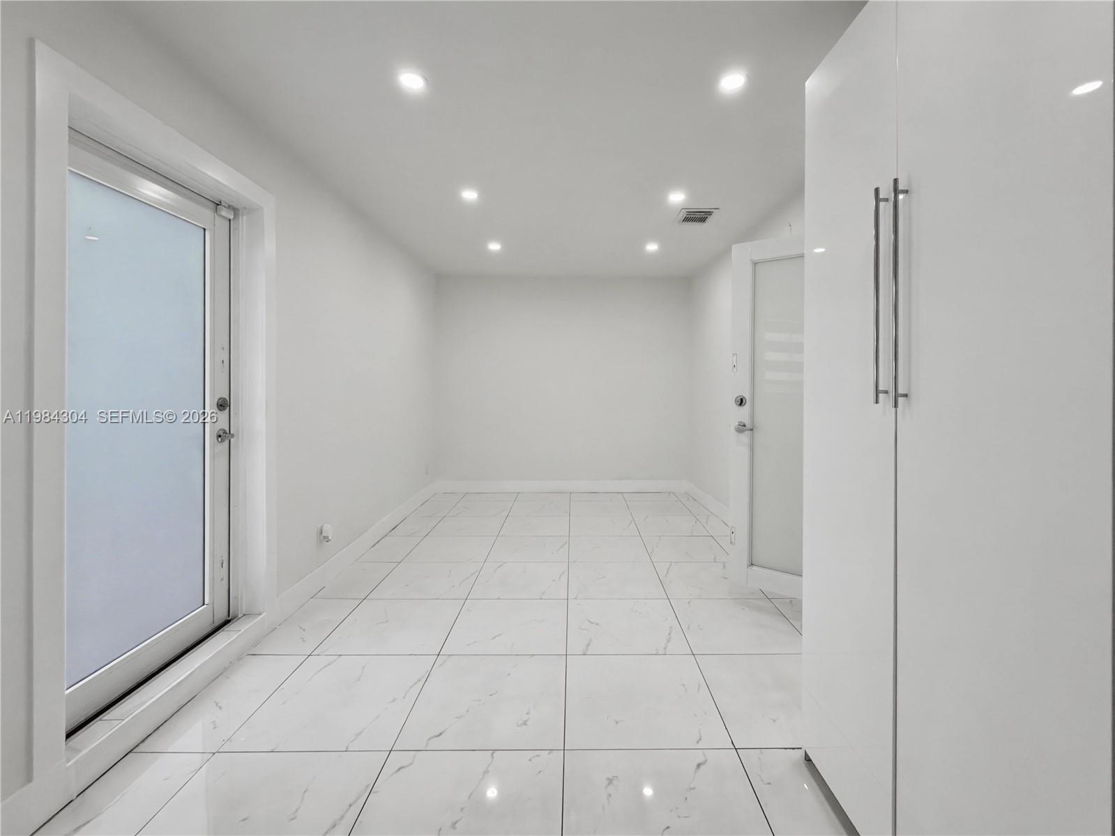 660 S Biscayne Riv Dr Miami, FL 33169