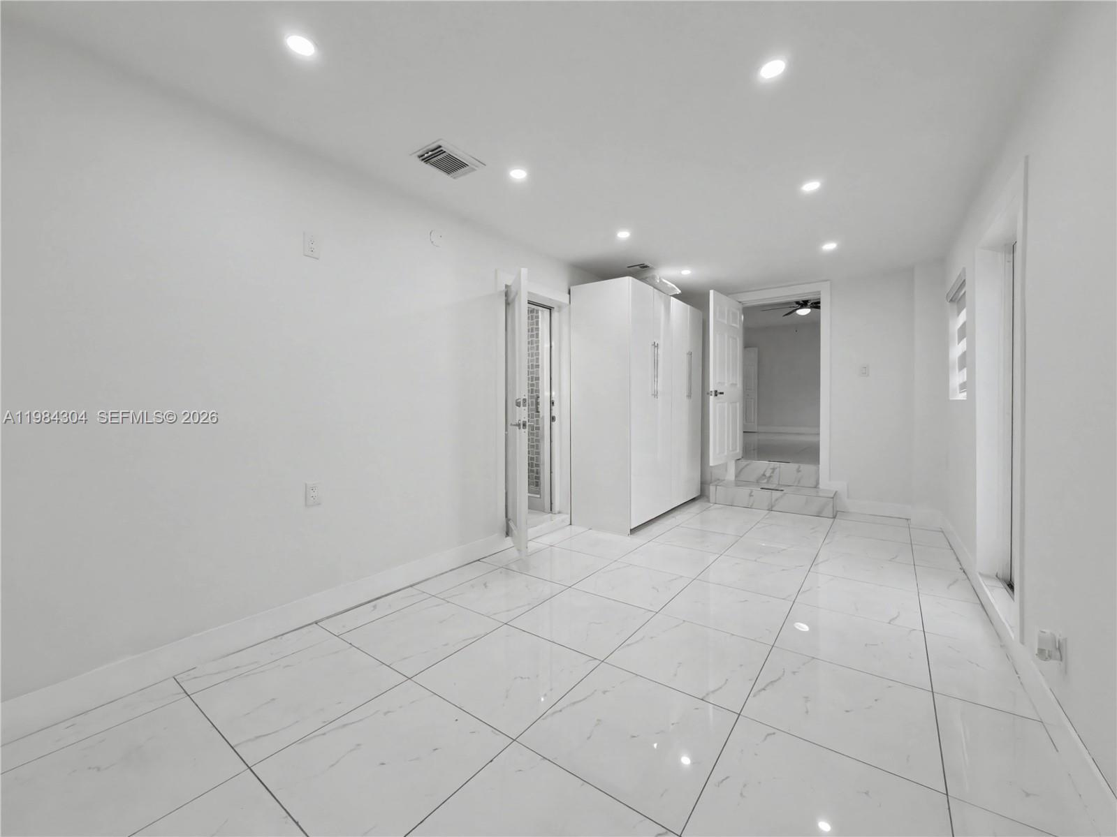 660 S Biscayne Riv Dr Miami, FL 33169