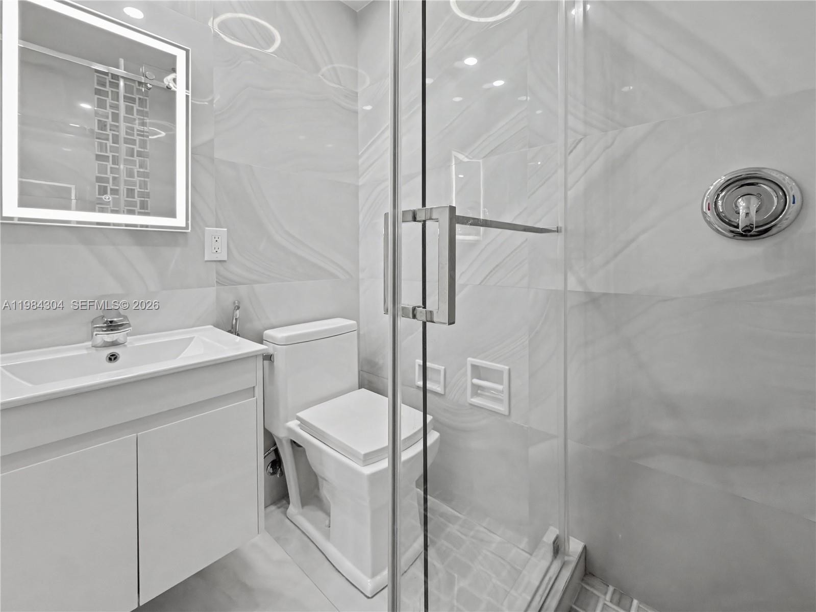 660 S Biscayne Riv Dr Miami, FL 33169