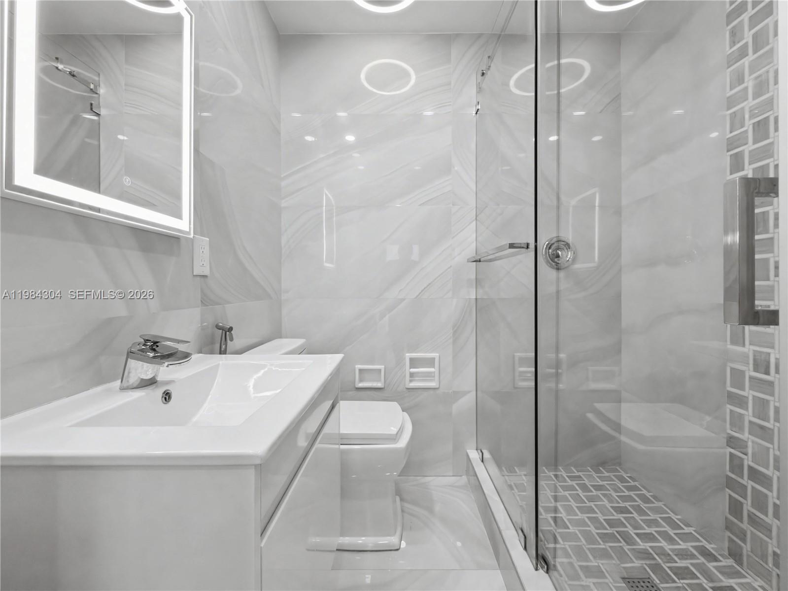 660 S Biscayne Riv Dr Miami, FL 33169