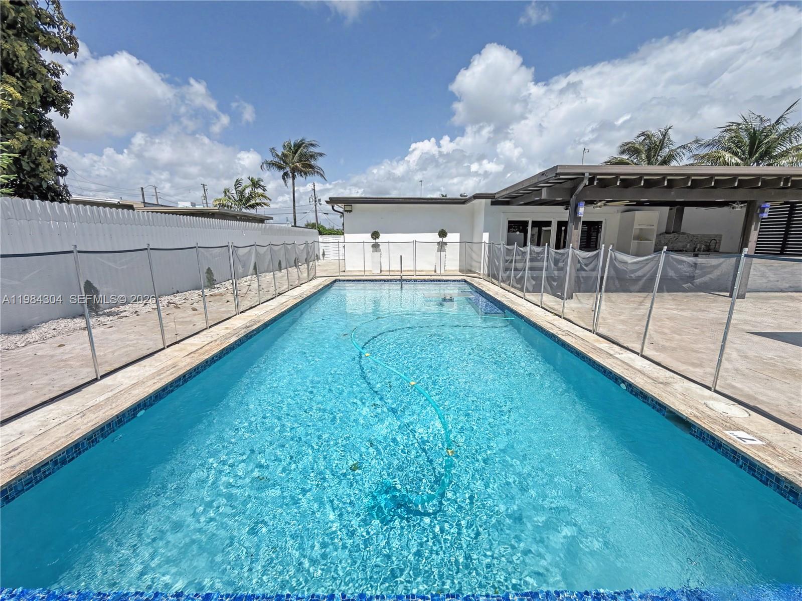 660 S Biscayne Riv Dr Miami, FL 33169