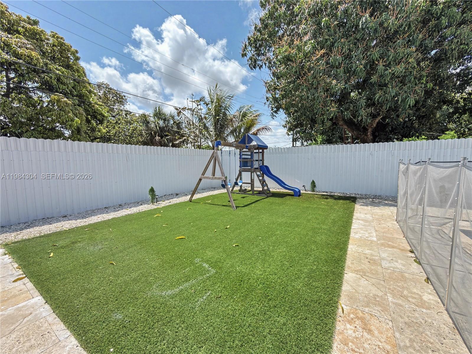 660 S Biscayne Riv Dr Miami, FL 33169