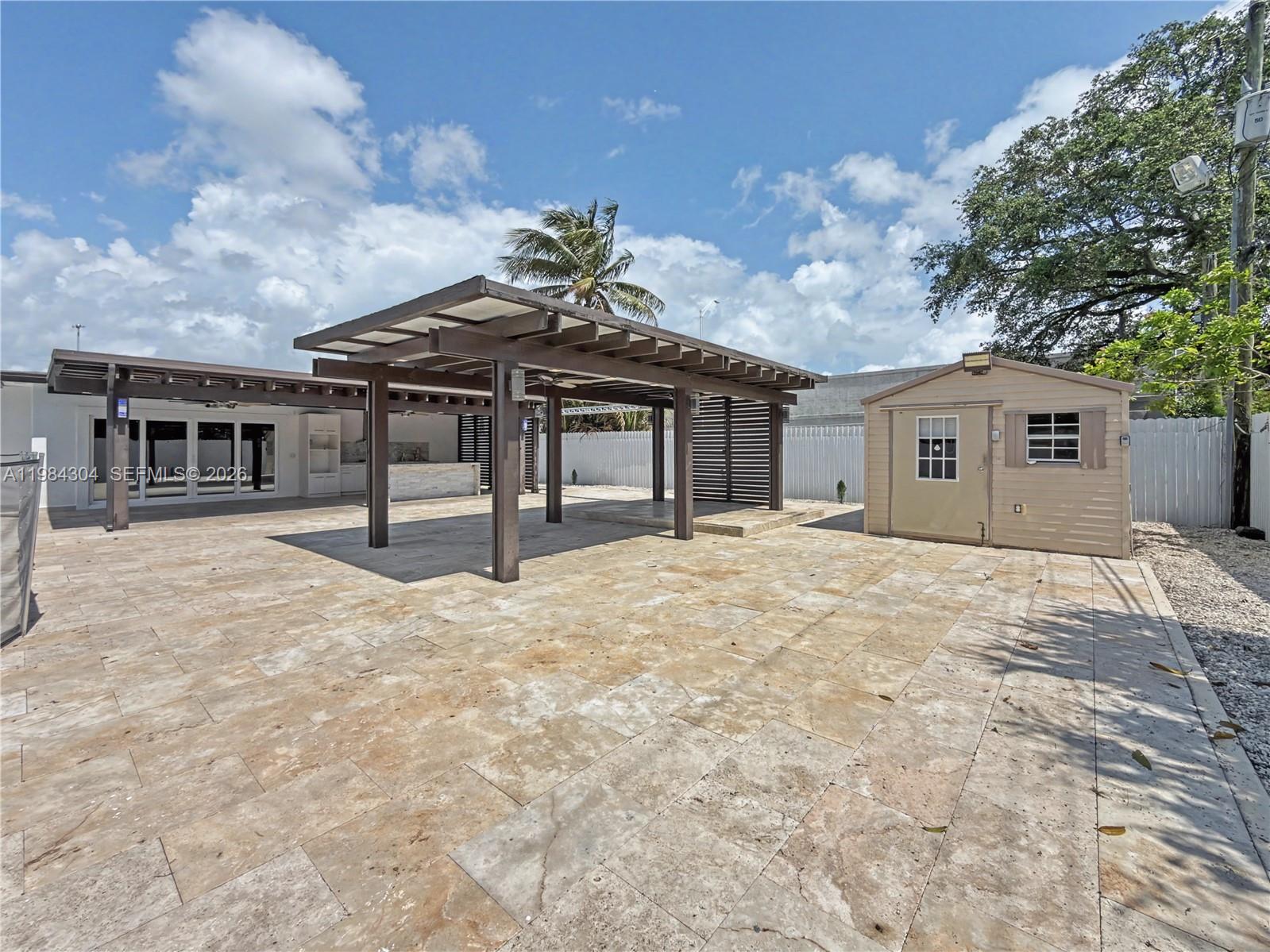 660 S Biscayne Riv Dr Miami, FL 33169