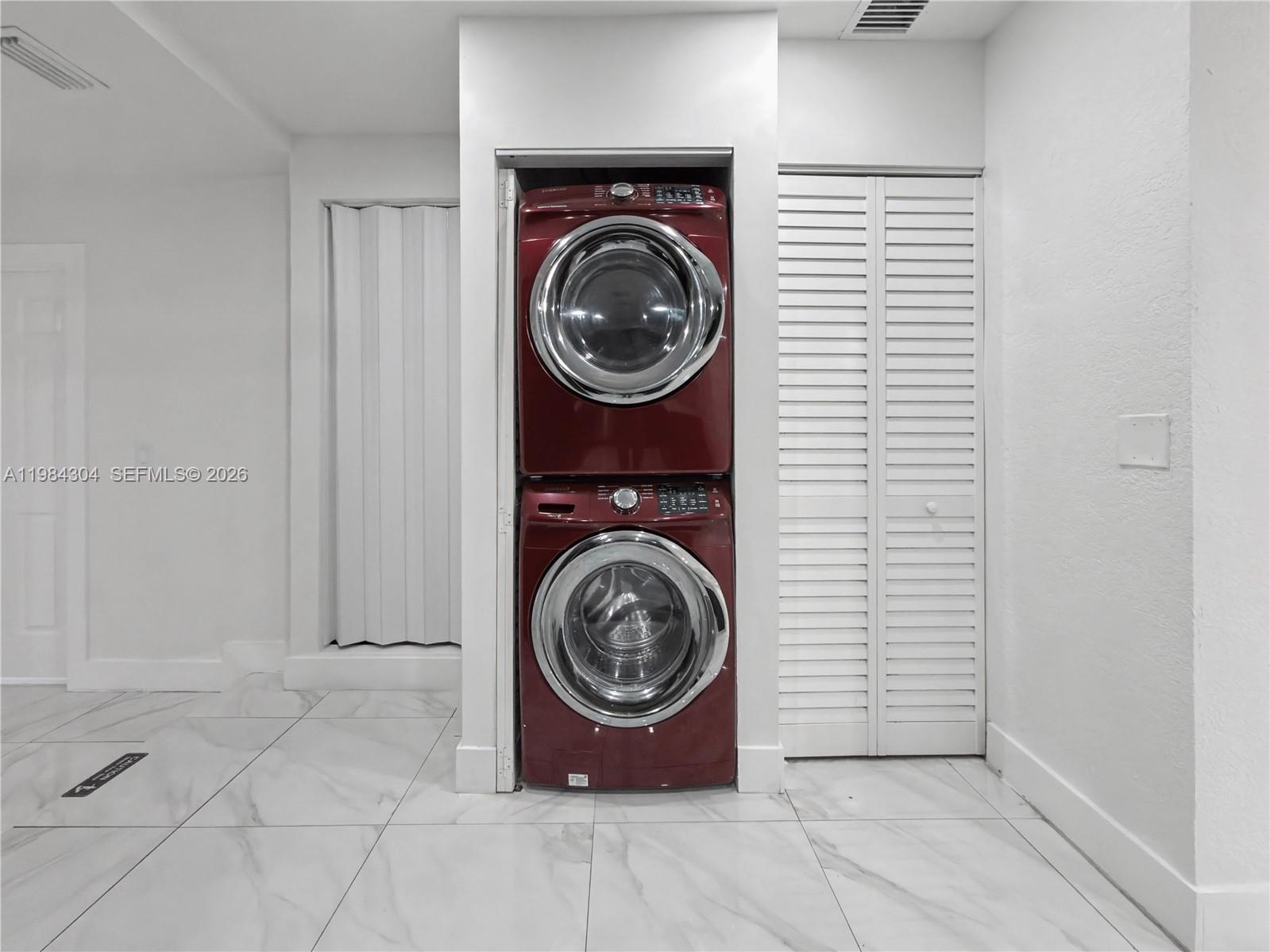 660 S Biscayne Riv Dr Miami, FL 33169