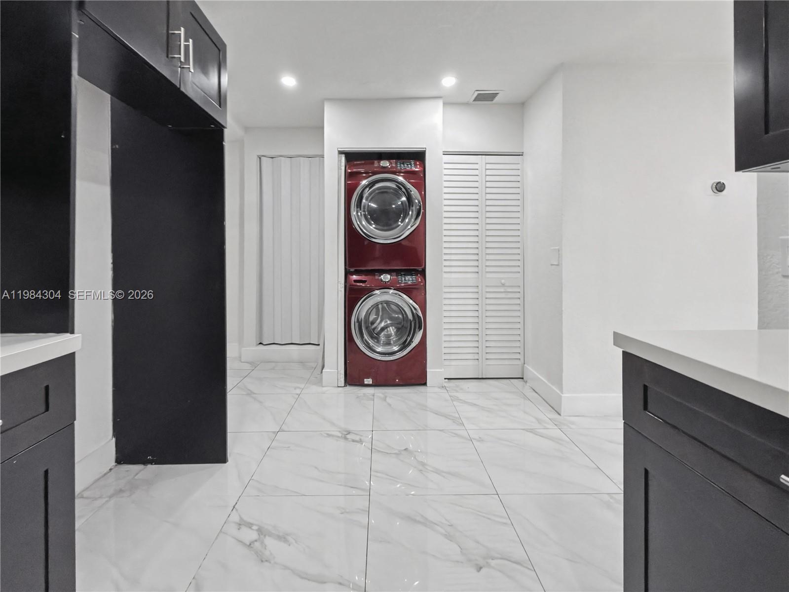 660 S Biscayne Riv Dr Miami, FL 33169