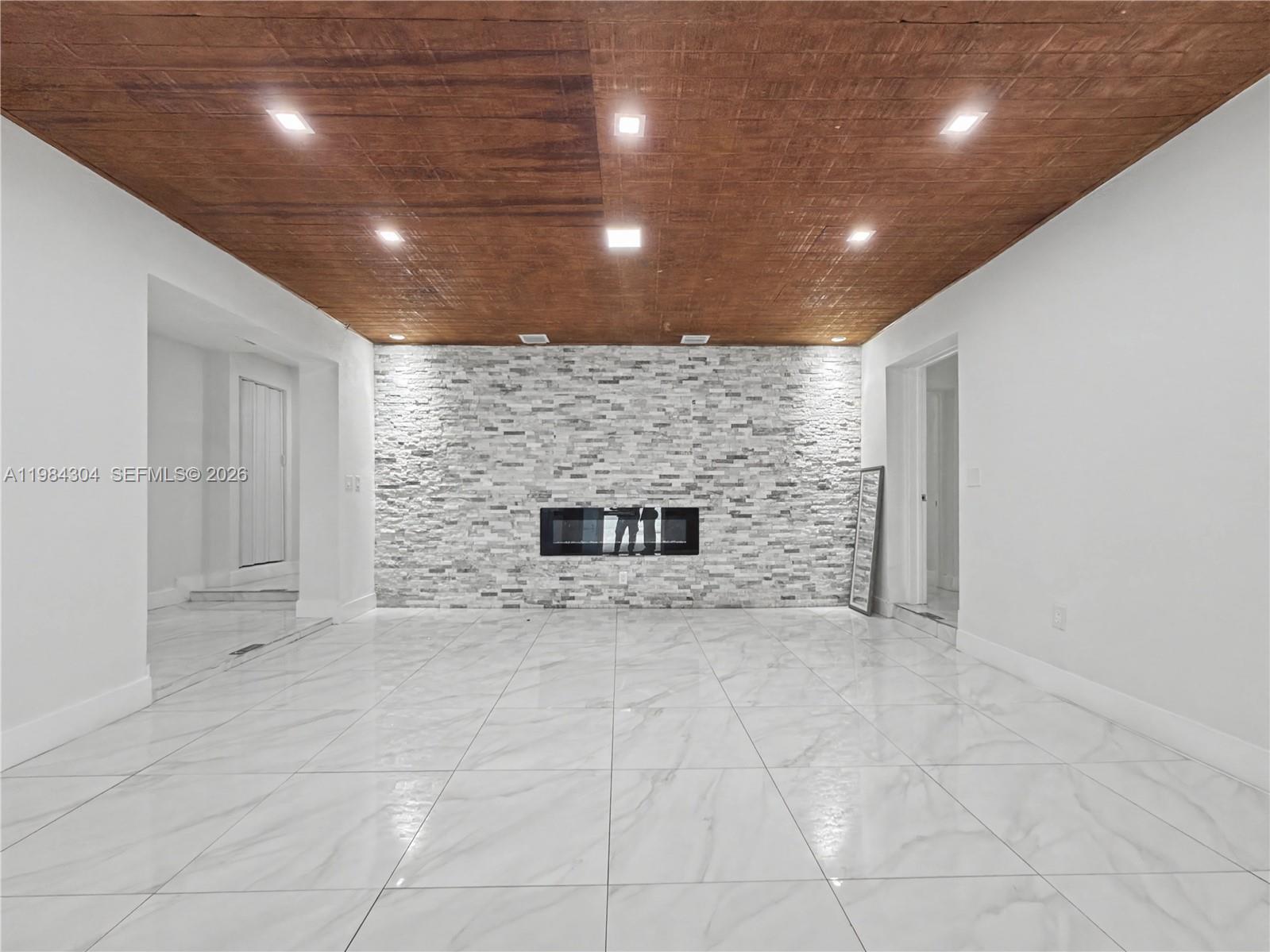 660 S Biscayne Riv Dr Miami, FL 33169