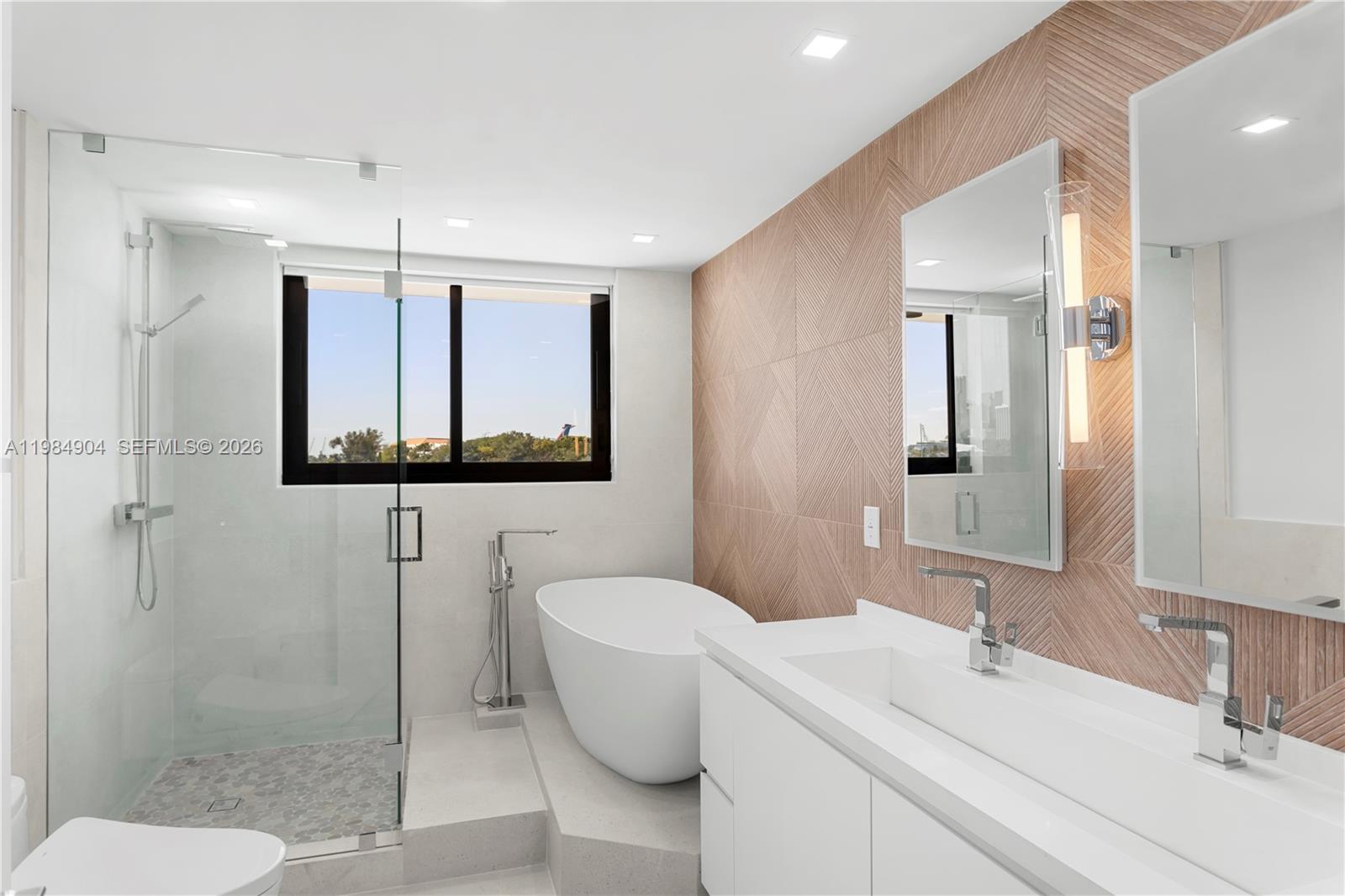 1000 Venetian Way #303 Miami, FL 33139