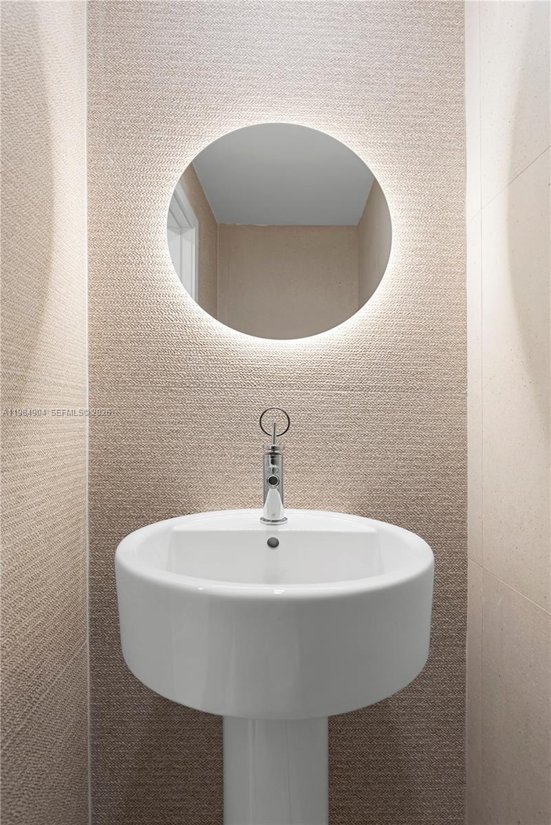 1000 Venetian Way #303 Miami, FL 33139