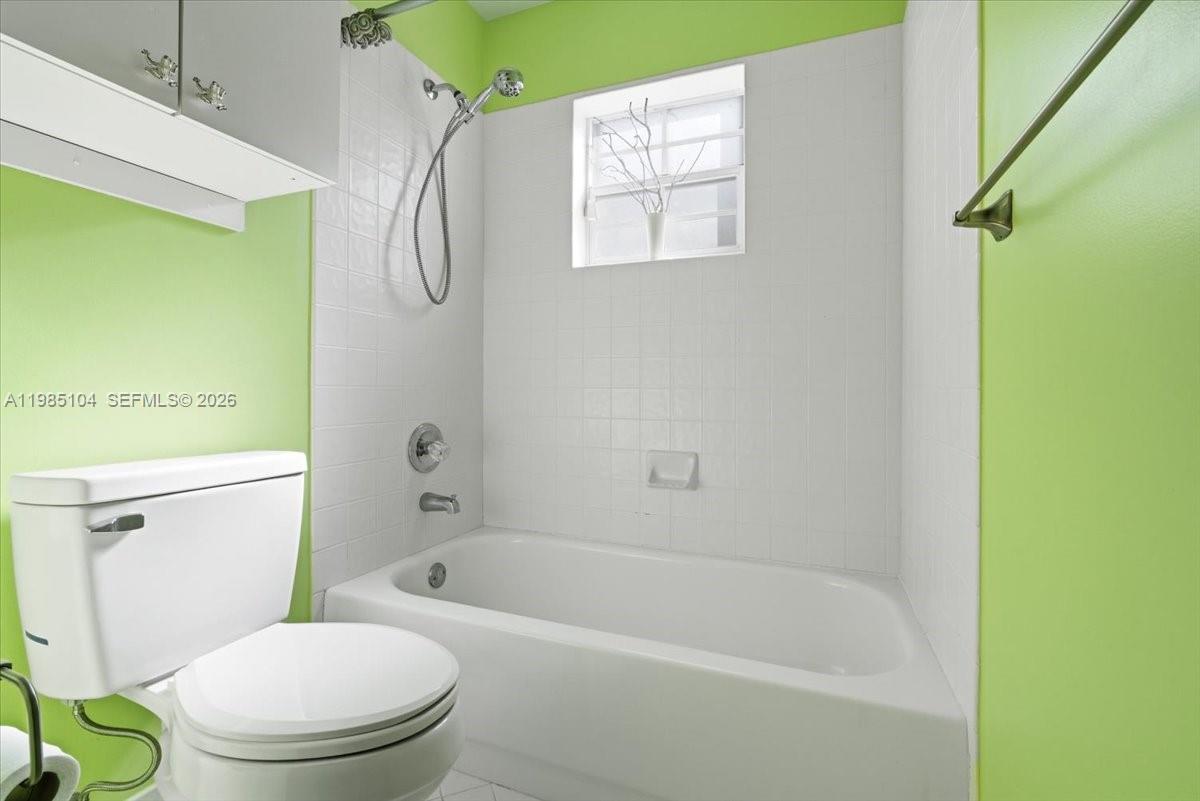 354 Bermuda Spgs Dr Weston, FL 33326