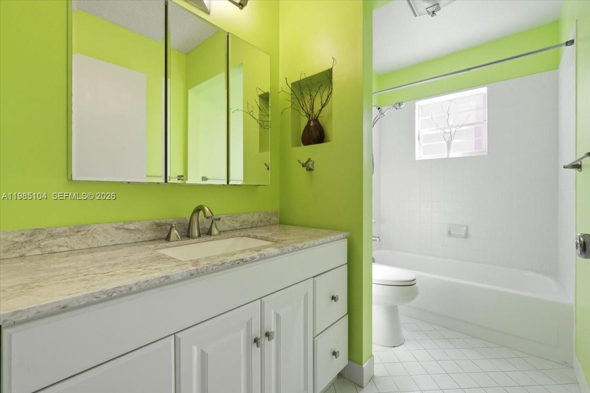 354 Bermuda Spgs Dr Weston, FL 33326