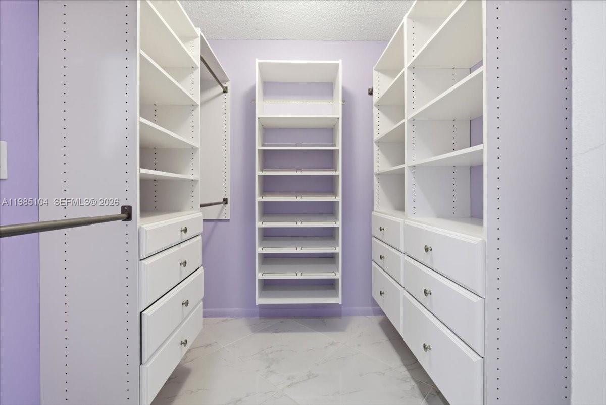 354 Bermuda Spgs Dr Weston, FL 33326