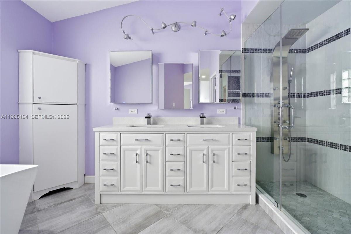 354 Bermuda Spgs Dr Weston, FL 33326