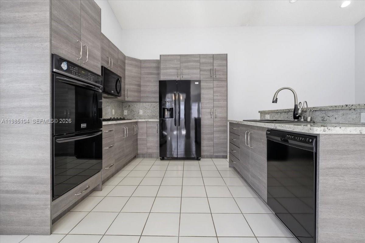 354 Bermuda Spgs Dr Weston, FL 33326