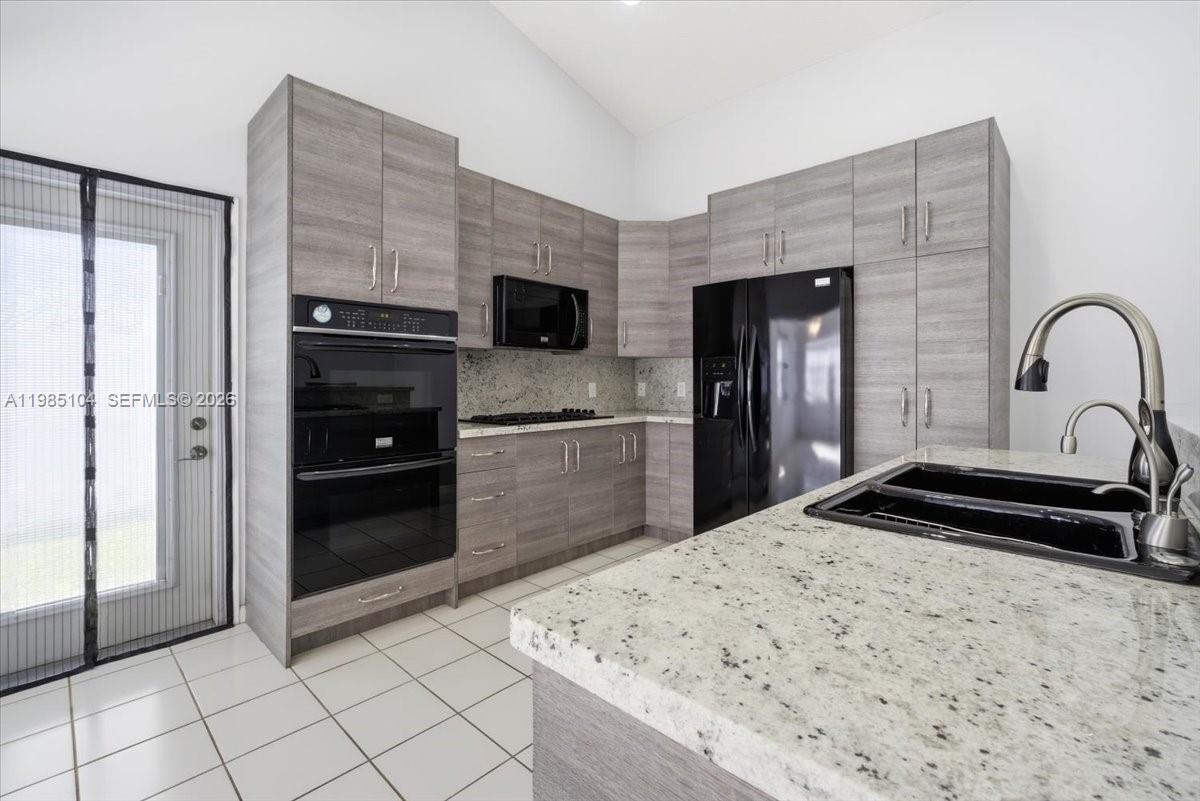 354 Bermuda Spgs Dr Weston, FL 33326