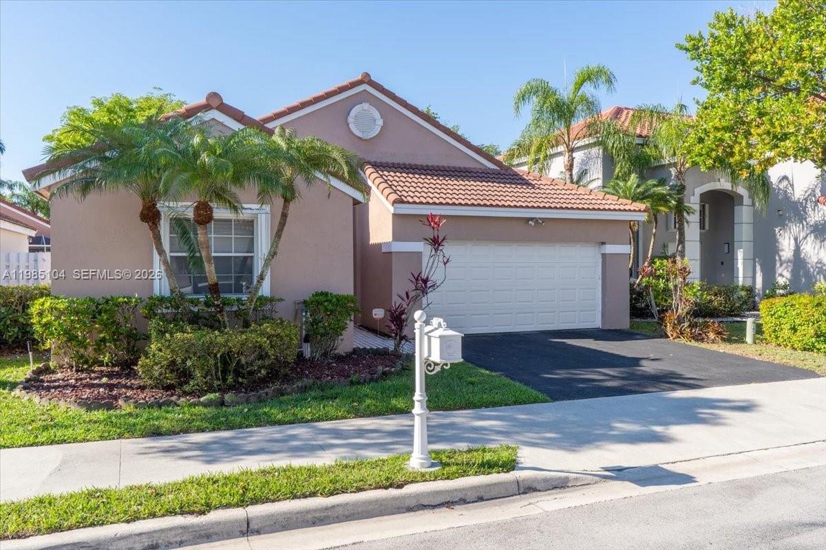 354 Bermuda Spgs Dr Weston, FL 33326