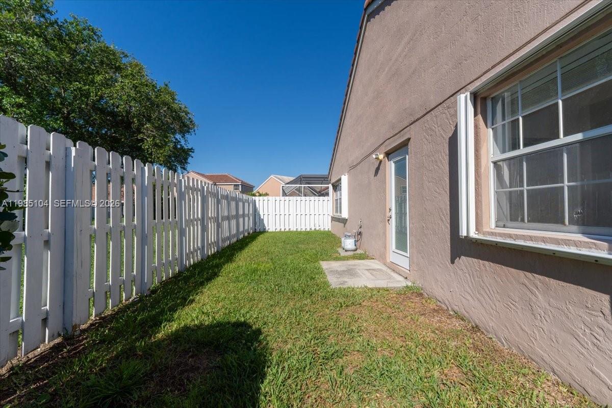 354 Bermuda Spgs Dr Weston, FL 33326