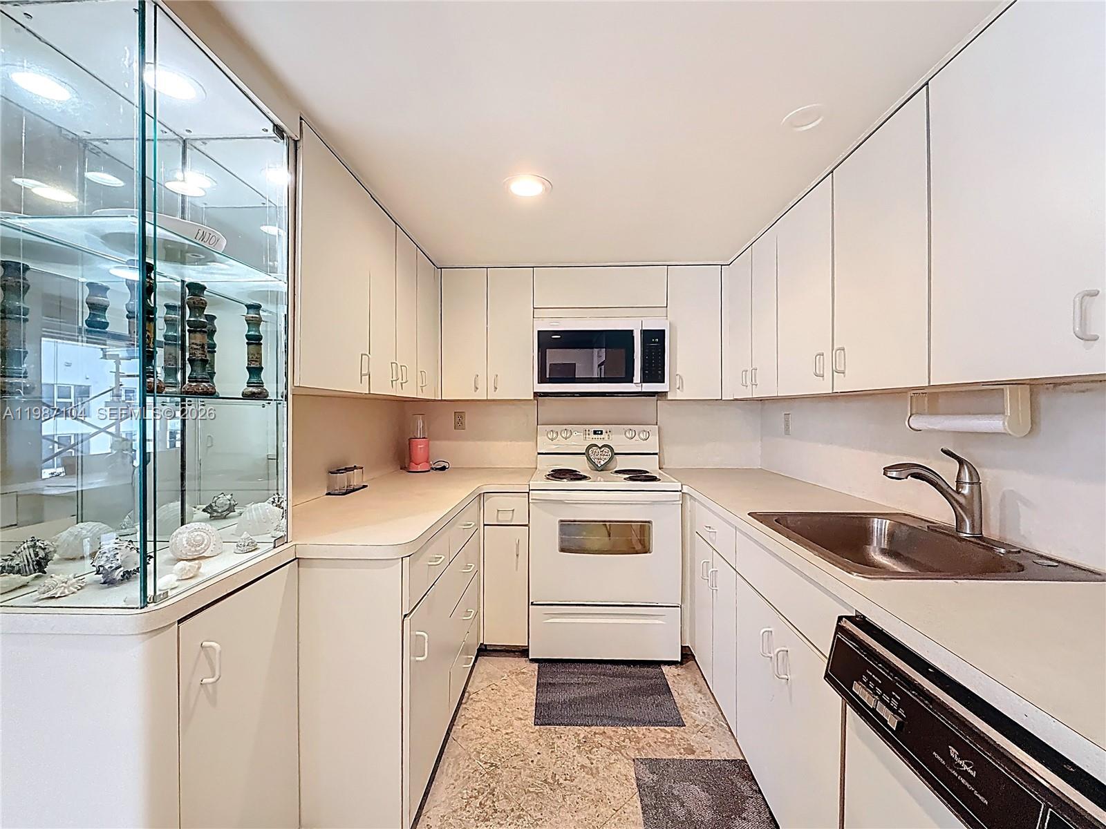 6061 Collins Ave #12D Miami Beach, FL 33140