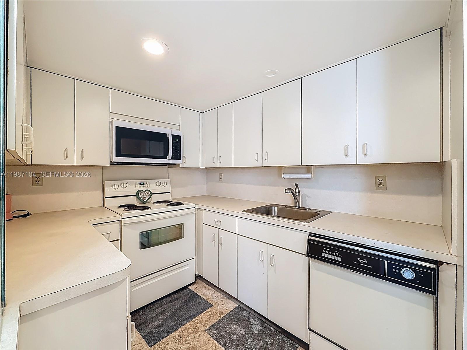 6061 Collins Ave #12D Miami Beach, FL 33140