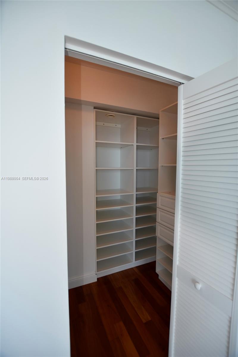 335 S Biscayne Blvd #4112 Miami, FL 33131