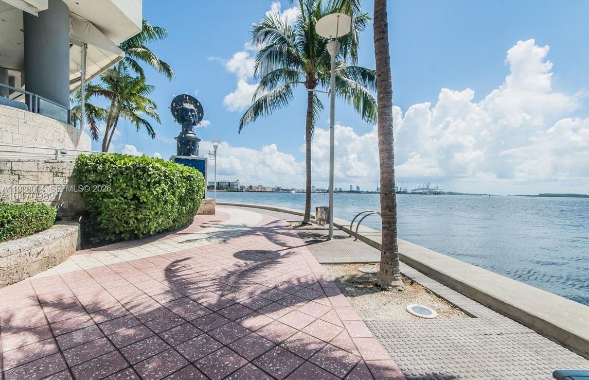 335 S Biscayne Blvd #4112 Miami, FL 33131